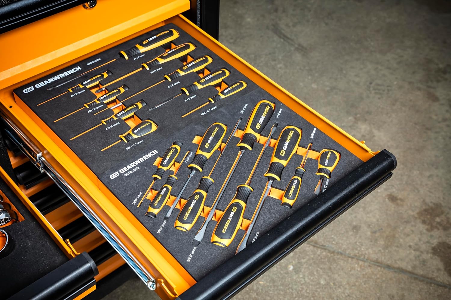 GEARWRENCH 9 Piece Slotted Dual Material Screwdriver Set in Foam Storage Tray - GWMSSCRSL image 6